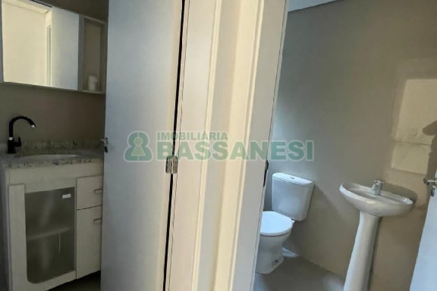 Loja com 128m², 2 vagas, no bairro São Pelegrino em Caxias do Sul para Alugar ou Comprar