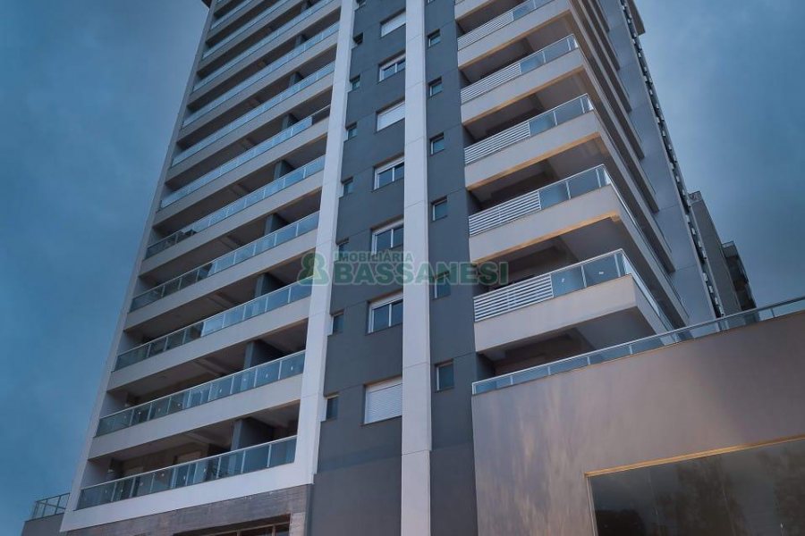 Apartamento com 113m², 3 dormitórios, 2 vagas, no bairro Madureira em Caxias do Sul para Comprar