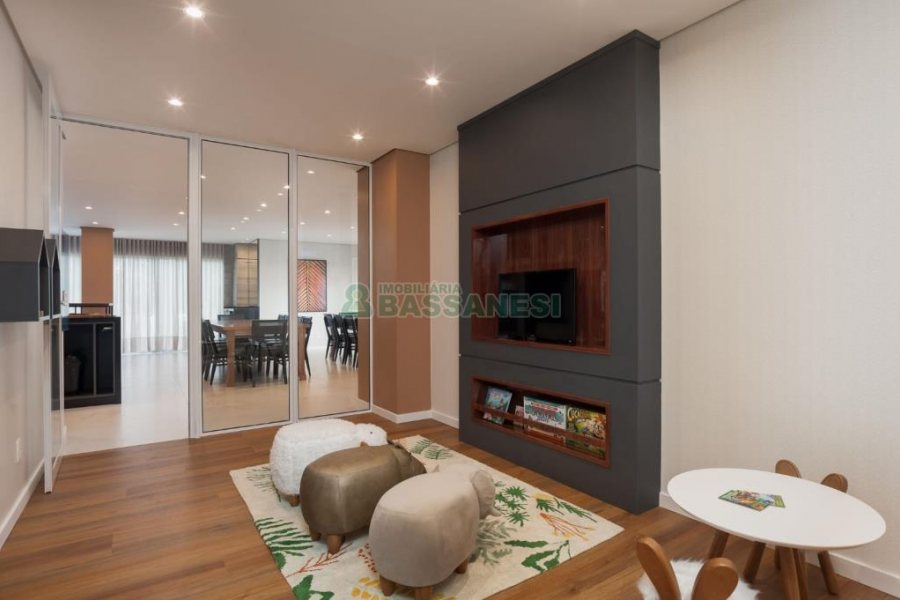 Apartamento com 113m², 3 dormitórios, 2 vagas, no bairro Madureira em Caxias do Sul para Comprar