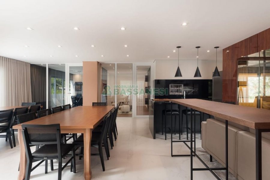 Apartamento com 113m², 3 dormitórios, 2 vagas, no bairro Madureira em Caxias do Sul para Comprar