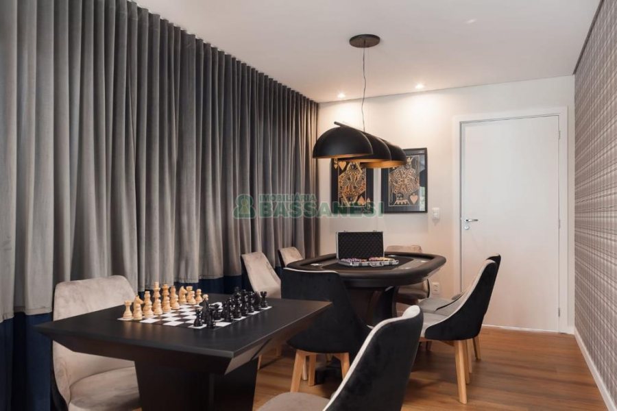 Apartamento com 113m², 3 dormitórios, 2 vagas, no bairro Madureira em Caxias do Sul para Comprar