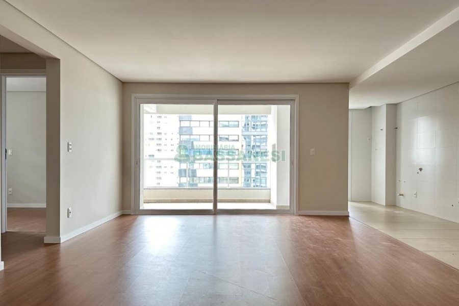 Apartamento com 113m², 3 dormitórios, 2 vagas, no bairro Madureira em Caxias do Sul para Comprar