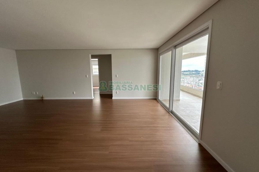 Apartamento com 113m², 3 dormitórios, 2 vagas, no bairro Madureira em Caxias do Sul para Comprar