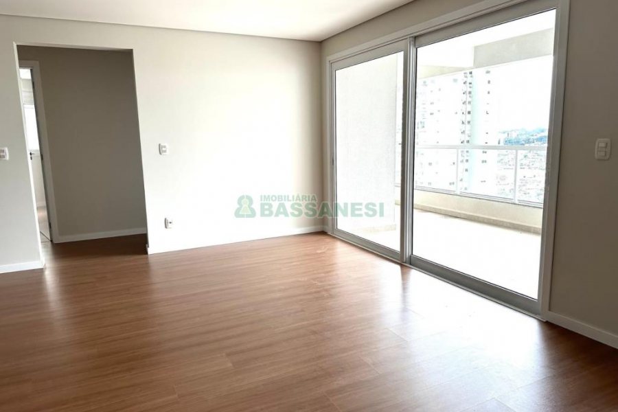 Apartamento com 113m², 3 dormitórios, 2 vagas, no bairro Madureira em Caxias do Sul para Comprar