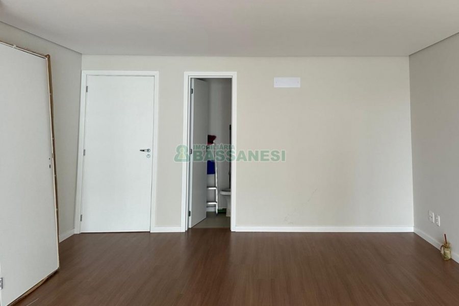 Apartamento com 113m², 3 dormitórios, 2 vagas, no bairro Madureira em Caxias do Sul para Comprar
