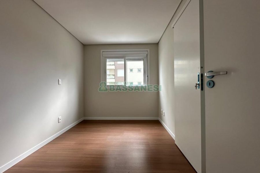 Apartamento com 113m², 3 dormitórios, 2 vagas, no bairro Madureira em Caxias do Sul para Comprar