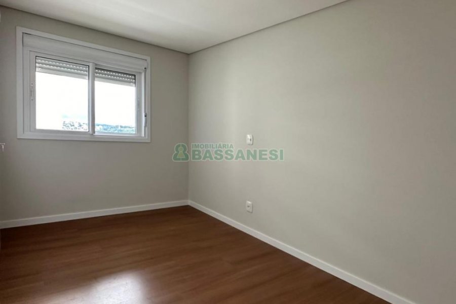 Apartamento com 113m², 3 dormitórios, 2 vagas, no bairro Madureira em Caxias do Sul para Comprar