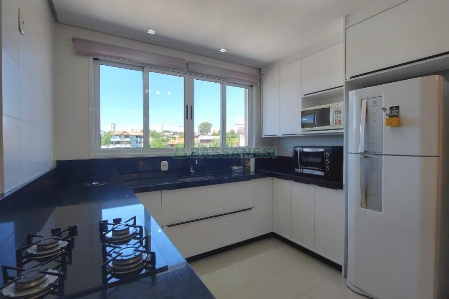 Apto Mobiliado com 163m², 3 dormitórios, 2 vagas, no bairro Cruzeiro em Caxias do Sul para Comprar