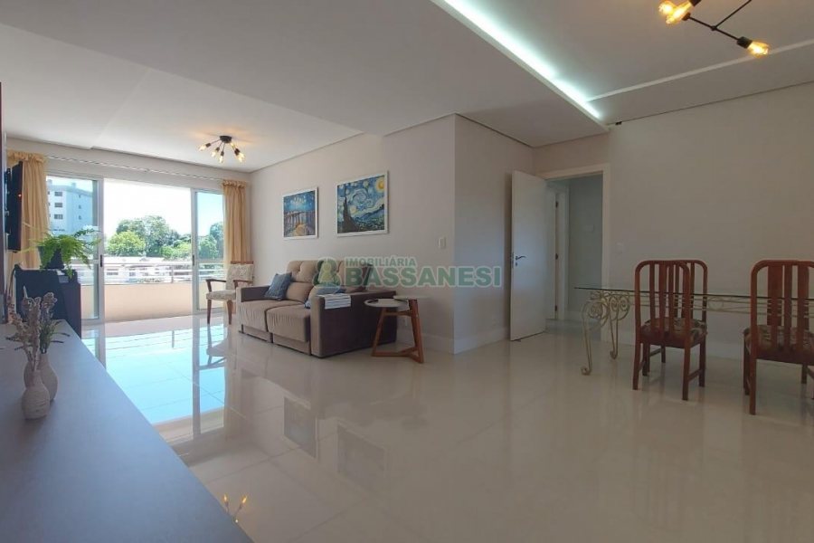 Apto Mobiliado com 163m², 3 dormitórios, 2 vagas, no bairro Cruzeiro em Caxias do Sul para Comprar