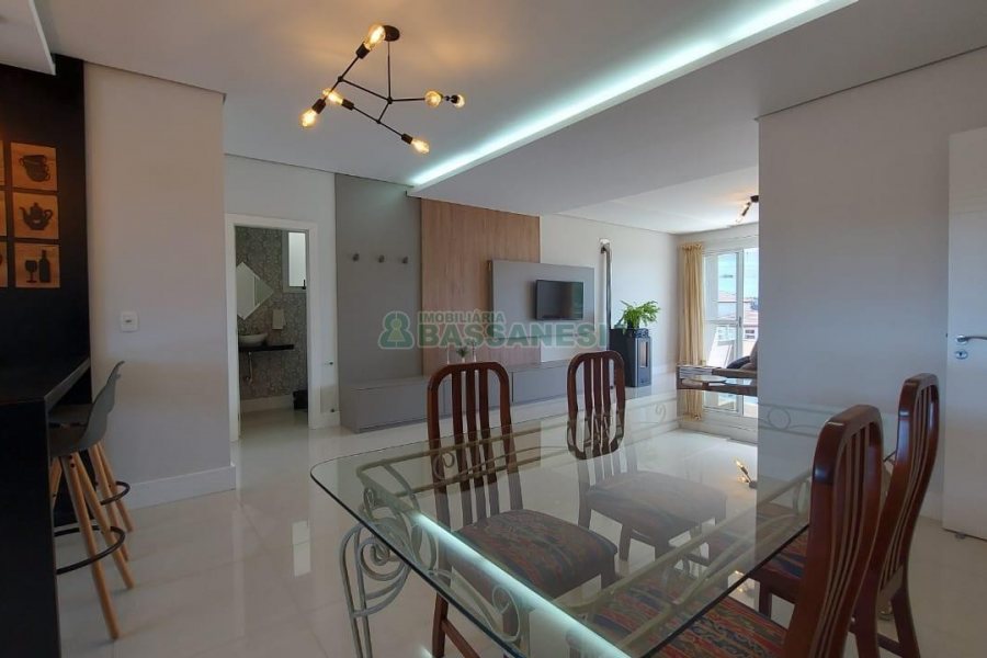 Apto Mobiliado com 163m², 3 dormitórios, 2 vagas, no bairro Cruzeiro em Caxias do Sul para Comprar