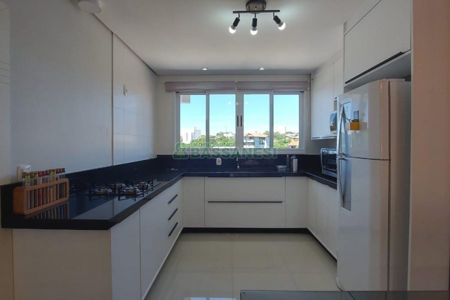 Apto Mobiliado com 163m², 3 dormitórios, 2 vagas, no bairro Cruzeiro em Caxias do Sul para Comprar