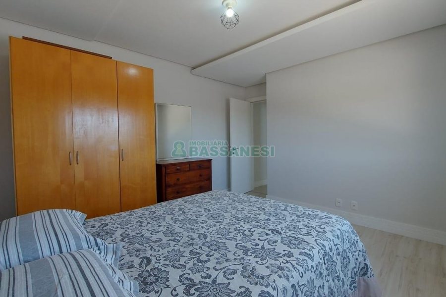 Apto Mobiliado com 163m², 3 dormitórios, 2 vagas, no bairro Cruzeiro em Caxias do Sul para Comprar