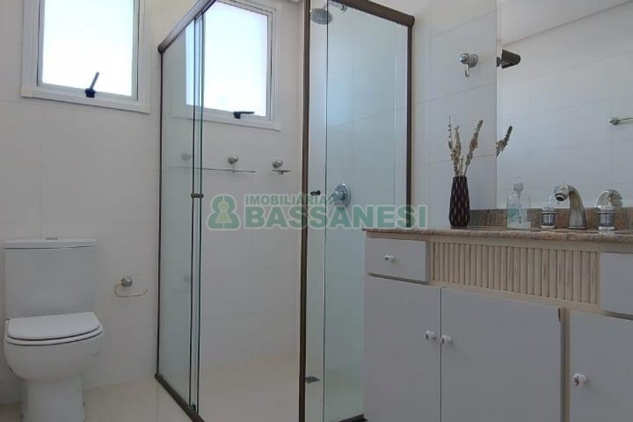 Apto Mobiliado com 163m², 3 dormitórios, 2 vagas, no bairro Cruzeiro em Caxias do Sul para Comprar