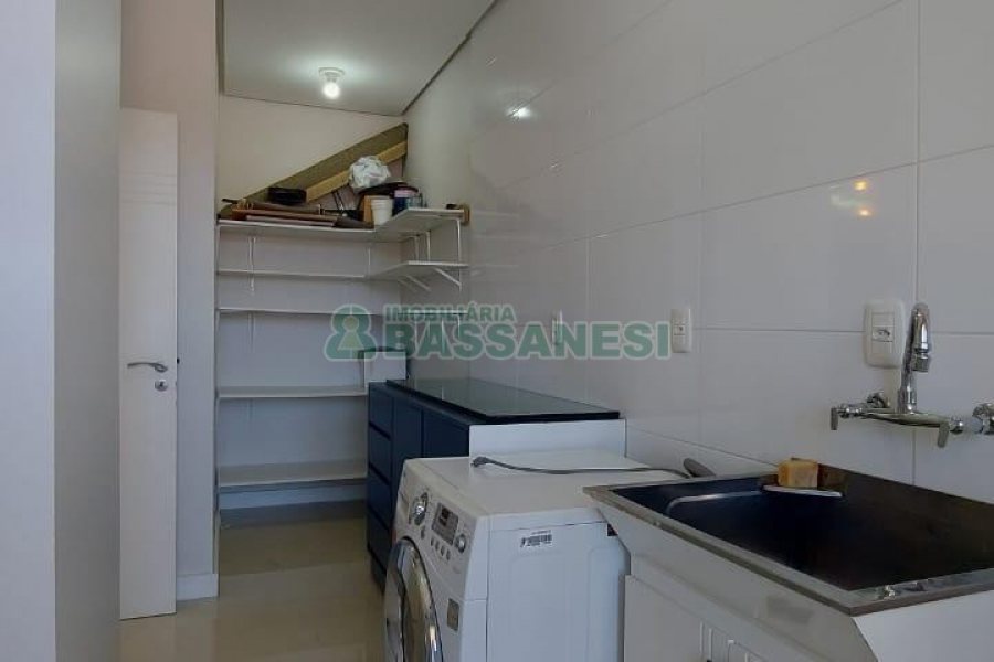 Apto Mobiliado com 163m², 3 dormitórios, 2 vagas, no bairro Cruzeiro em Caxias do Sul para Comprar