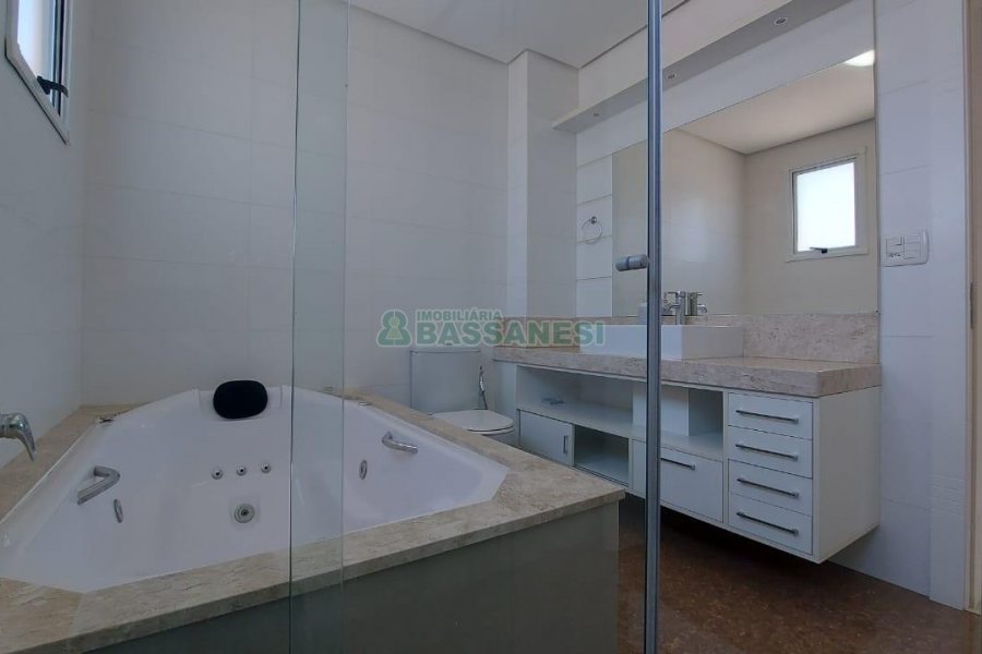 Apto Mobiliado com 163m², 3 dormitórios, 2 vagas, no bairro Cruzeiro em Caxias do Sul para Comprar