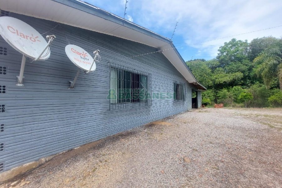 Casa com 73m², 3 dormitórios, 3 vagas, no bairro 9 Legua em Caxias do Sul para Comprar