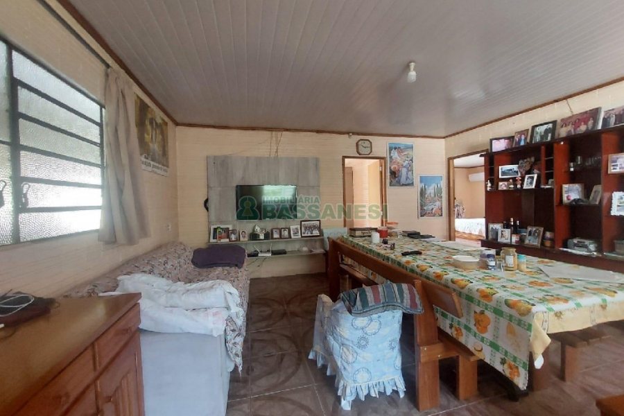 Casa com 73m², 3 dormitórios, 3 vagas, no bairro 9 Legua em Caxias do Sul para Comprar