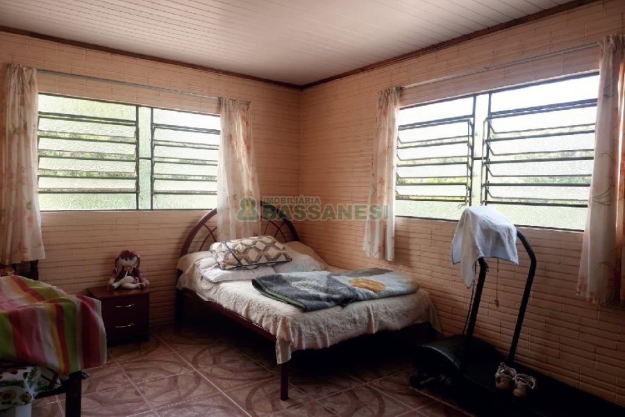 Casa com 73m², 3 dormitórios, 3 vagas, no bairro 9 Legua em Caxias do Sul para Comprar