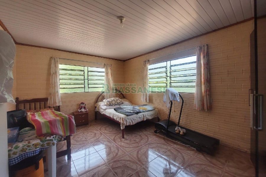 Casa com 73m², 3 dormitórios, 3 vagas, no bairro 9 Legua em Caxias do Sul para Comprar