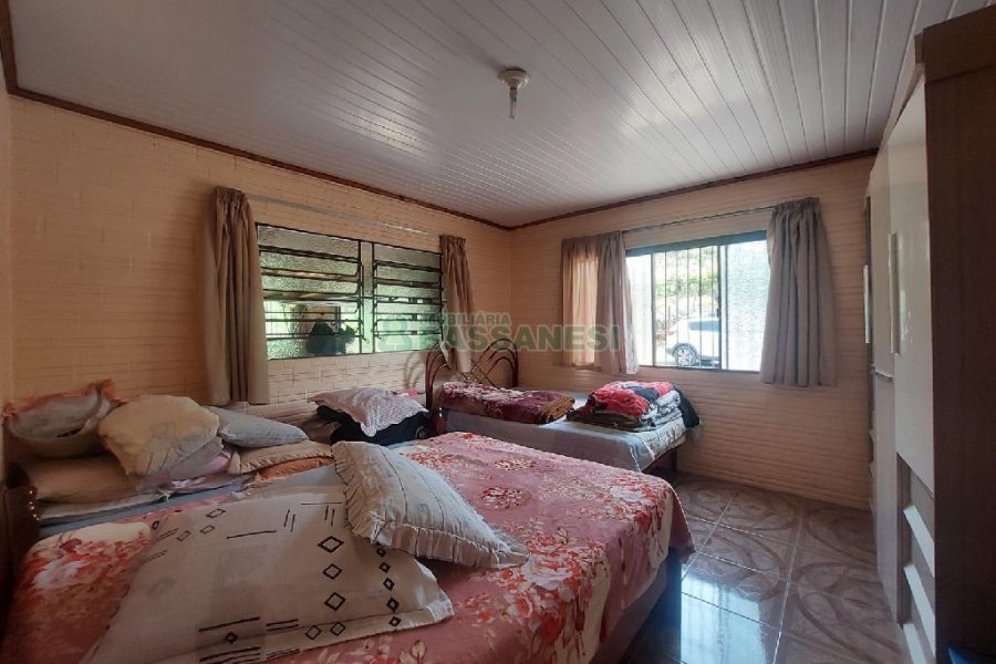 Casa com 73m², 3 dormitórios, 3 vagas, no bairro 9 Legua em Caxias do Sul para Comprar