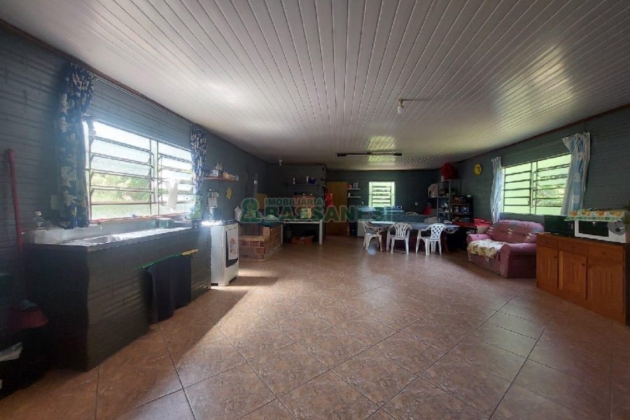 Casa com 73m², 3 dormitórios, 3 vagas, no bairro 9 Legua em Caxias do Sul para Comprar