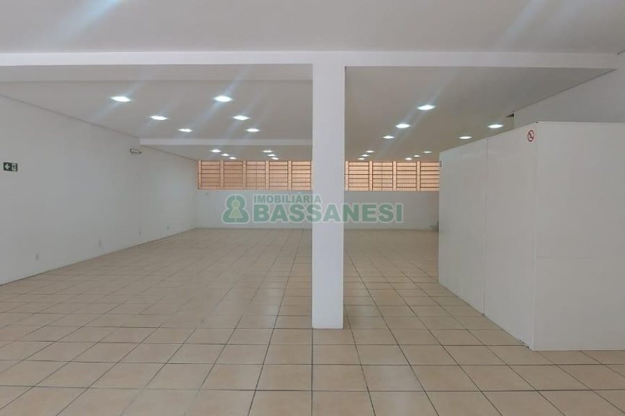 Loja com 330m², no bairro Cinqüentenário em Caxias do Sul para Alugar ou Comprar