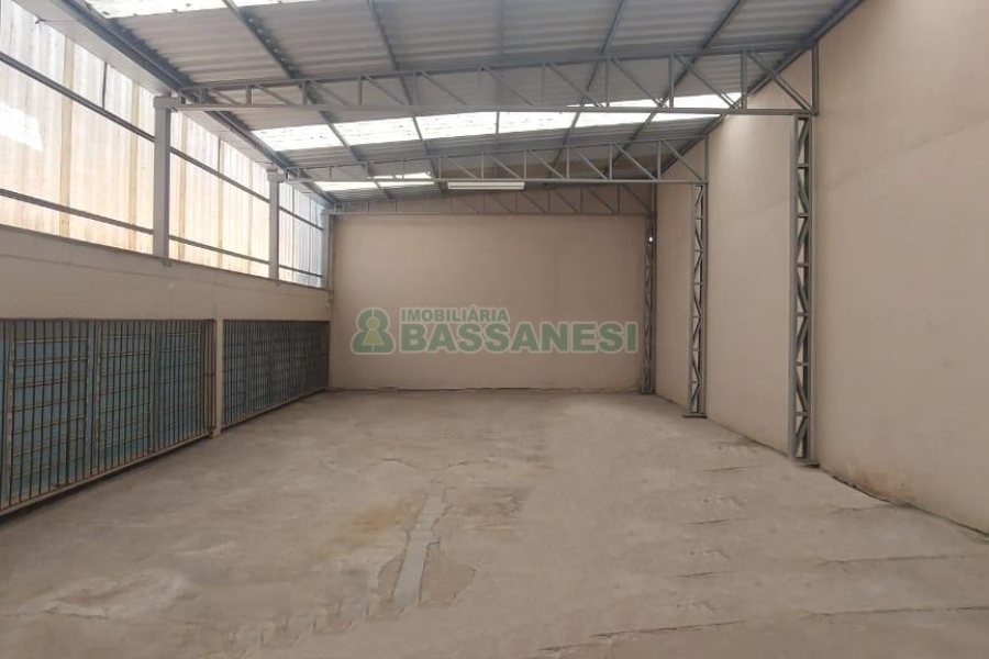 Loja com 330m², no bairro Cinqüentenário em Caxias do Sul para Alugar ou Comprar