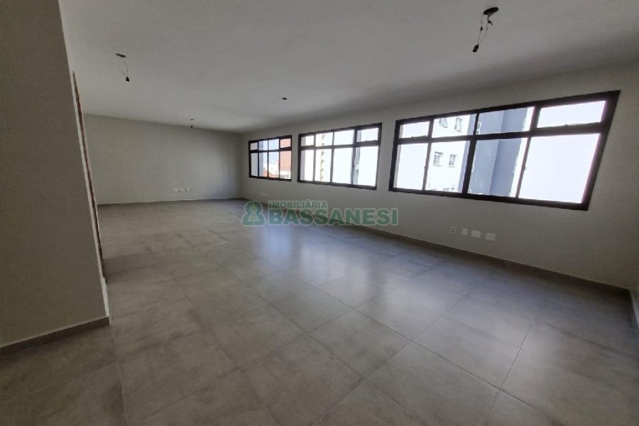 Sala com 81m², no bairro Centro em Caxias do Sul para Alugar