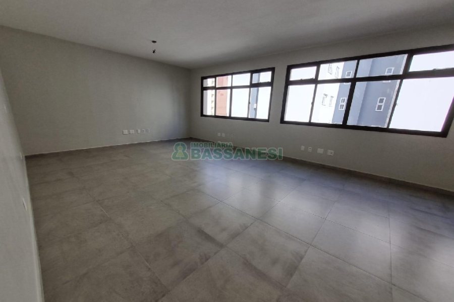 Sala com 81m², no bairro Centro em Caxias do Sul para Alugar