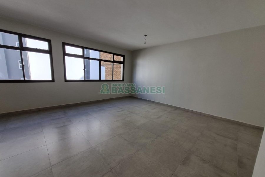 Sala com 81m², no bairro Centro em Caxias do Sul para Alugar