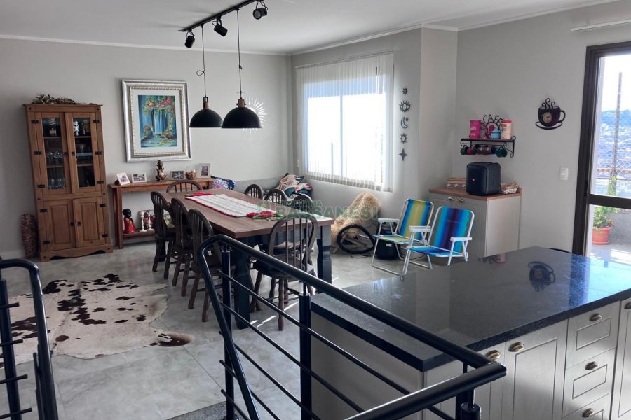 Apto/Cobertura com 230m², 3 dormitórios, 2 vagas, no bairro Centro em Caxias do Sul para Comprar