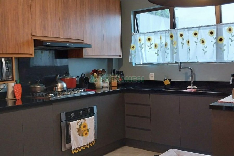 Apto/Cobertura com 230m², 3 dormitórios, 2 vagas, no bairro Centro em Caxias do Sul para Comprar
