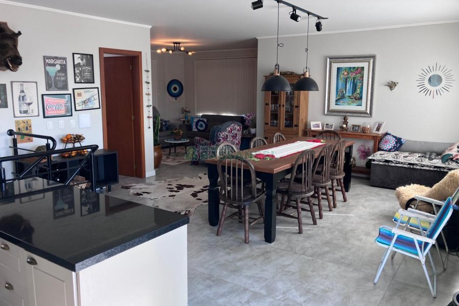Apto/Cobertura com 230m², 3 dormitórios, 2 vagas, no bairro Centro em Caxias do Sul para Comprar