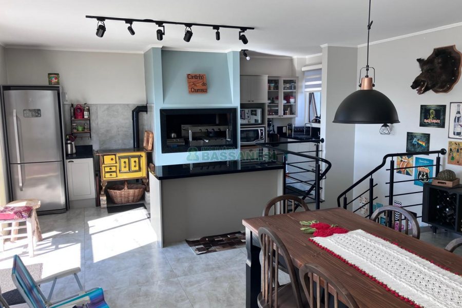 Apto/Cobertura com 230m², 3 dormitórios, 2 vagas, no bairro Centro em Caxias do Sul para Comprar