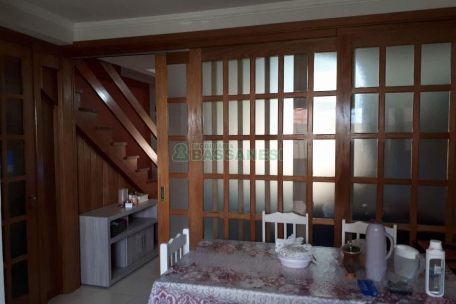 Sobrado com 95m², 3 dormitórios, no bairro São Luiz em Caxias do Sul para Comprar