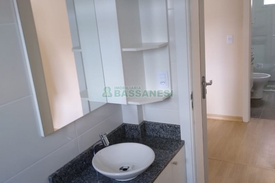 Apartamento com 63m², 2 dormitórios, 1 vaga, no bairro Salgado Filho em Caxias do Sul para Alugar