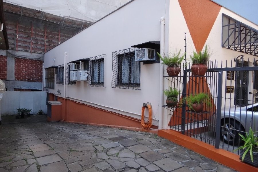 Casa Comercial com 170m², 3 vagas, no bairro São Pelegrino em Caxias do Sul para Alugar