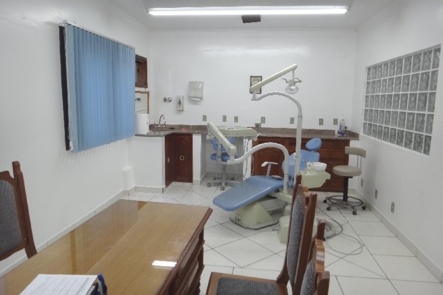 Casa Comercial com 170m², 3 vagas, no bairro São Pelegrino em Caxias do Sul para Alugar