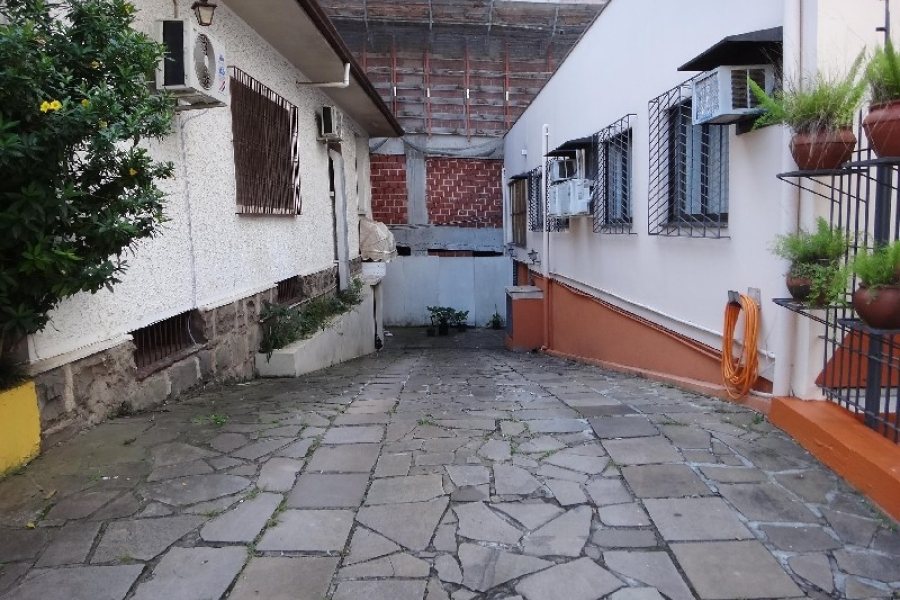 Casa Comercial com 170m², 3 vagas, no bairro São Pelegrino em Caxias do Sul para Alugar