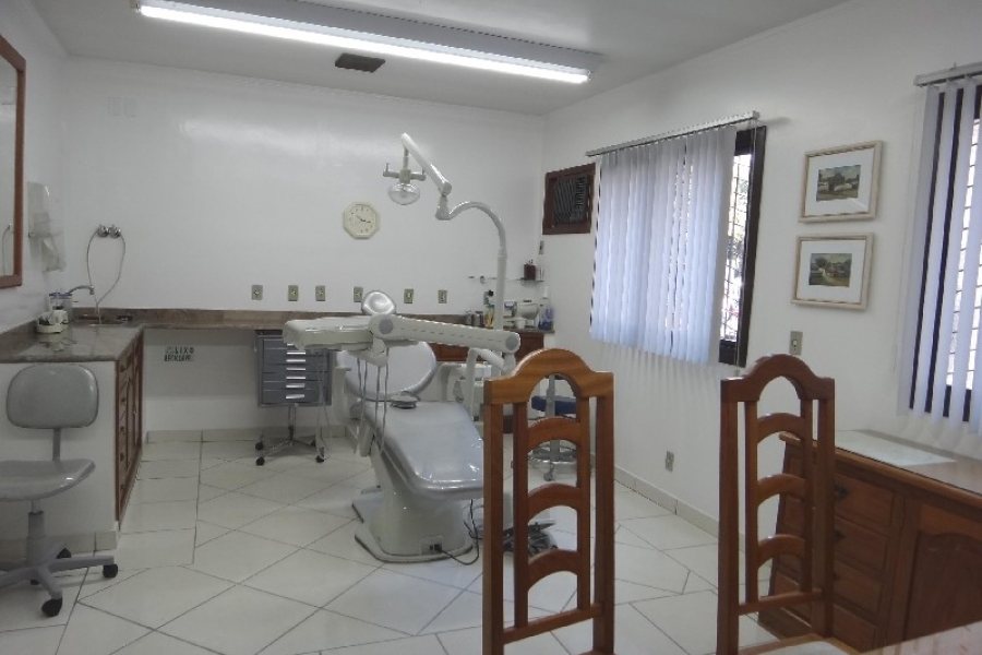 Casa Comercial com 170m², 3 vagas, no bairro São Pelegrino em Caxias do Sul para Alugar