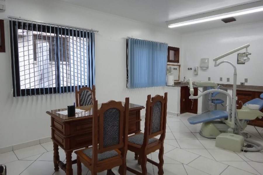 Casa Comercial com 170m², 3 vagas, no bairro São Pelegrino em Caxias do Sul para Alugar