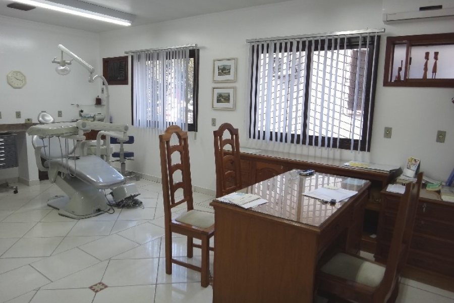 Casa Comercial com 170m², 3 vagas, no bairro São Pelegrino em Caxias do Sul para Alugar