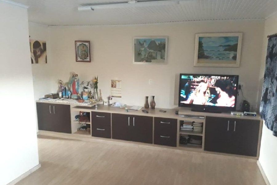 Casa com 192m², 3 dormitórios, 2 vagas, no bairro Fatima em Caxias do Sul para Comprar