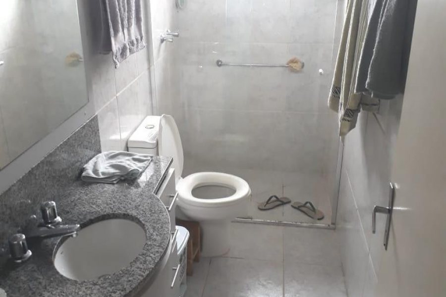 Casa com 192m², 3 dormitórios, 2 vagas, no bairro Fatima em Caxias do Sul para Comprar