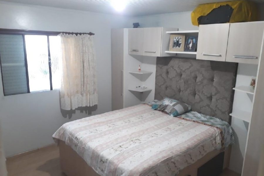 Casa com 192m², 3 dormitórios, 2 vagas, no bairro Fatima em Caxias do Sul para Comprar