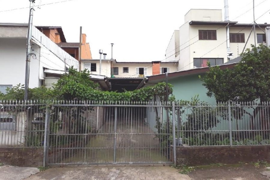Casa com 192m², 3 dormitórios, 2 vagas, no bairro Fatima em Caxias do Sul para Comprar