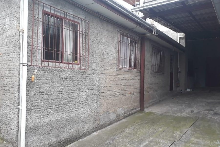 Casa com 192m², 3 dormitórios, 2 vagas, no bairro Fatima em Caxias do Sul para Comprar