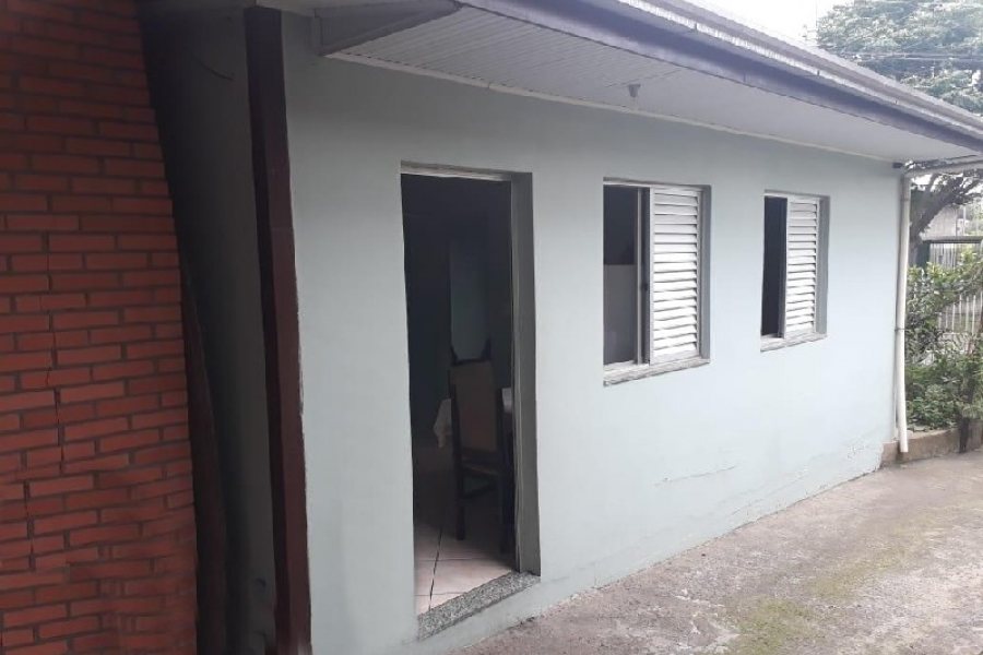 Casa com 192m², 3 dormitórios, 2 vagas, no bairro Fatima em Caxias do Sul para Comprar