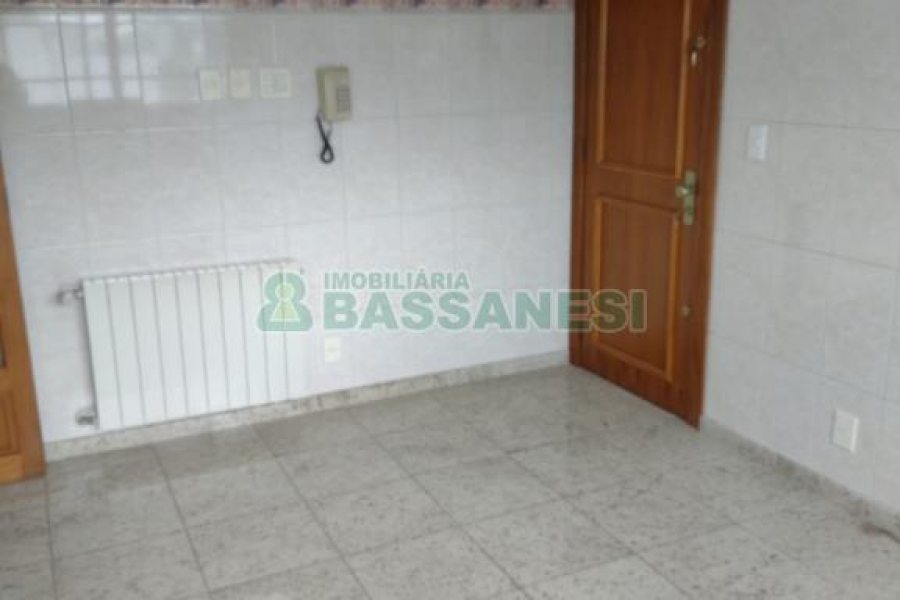 Apartamento com 109m², 3 dormitórios, 2 vagas, no bairro Universitário em Caxias do Sul para Comprar