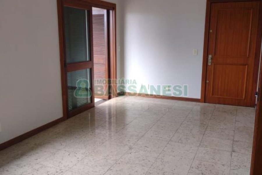 Apartamento com 109m², 3 dormitórios, 2 vagas, no bairro Universitário em Caxias do Sul para Comprar